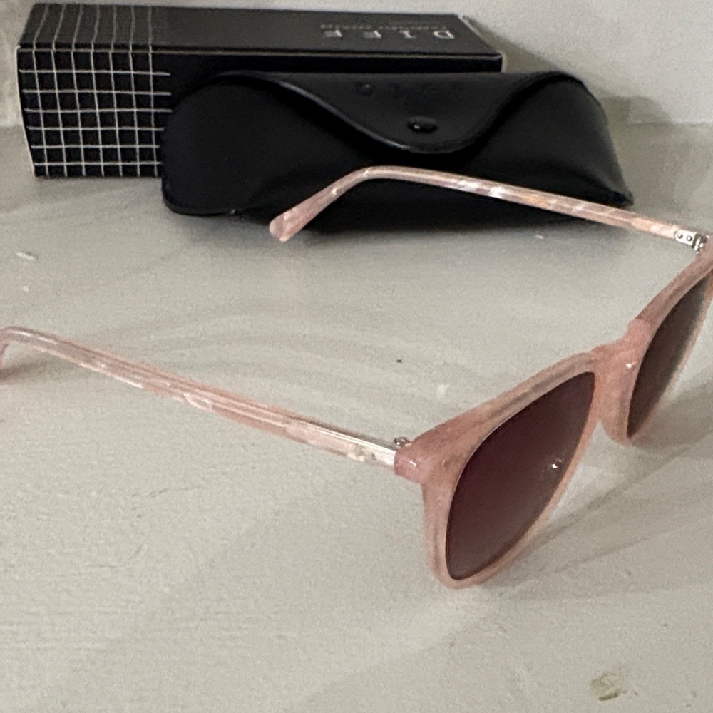 DIFF Pink Maxwell Sunglasses - Picture 6 of 6